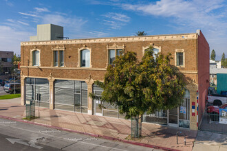 3317 W Washington Blvd in Los Angeles, CA - Foto de edificio - Building Photo