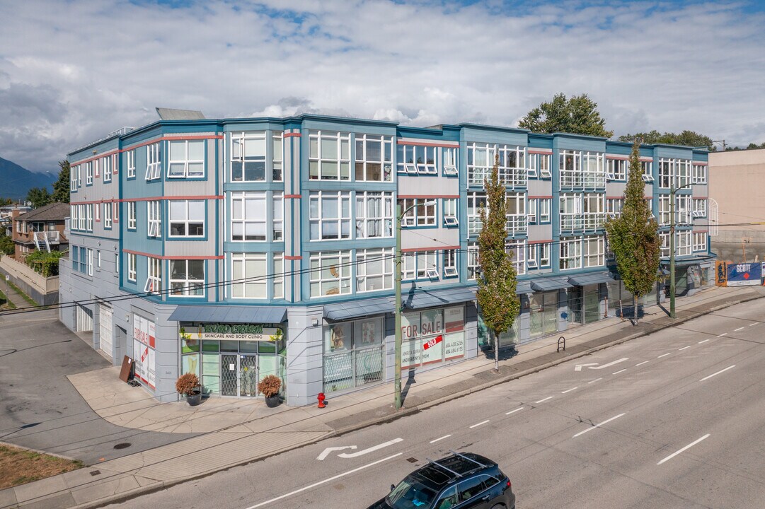 Zoey in Vancouver, BC - Building Photo