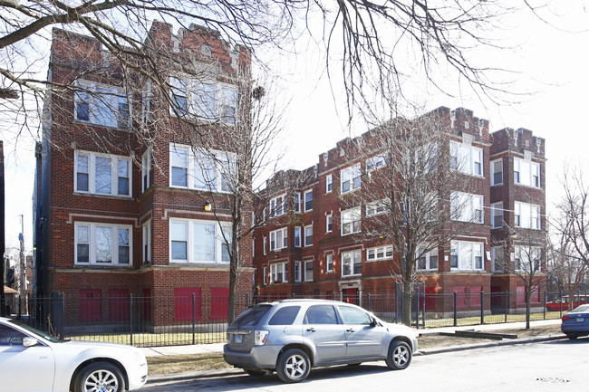 Gray Apartments in Chicago, IL - Foto de edificio - Building Photo