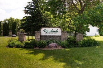 Rambush Estates in Burnsville, MN - Foto de edificio - Building Photo
