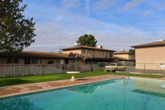 Lacey Villa Apartments in Bakersfield, CA - Building Photo - Building Photo