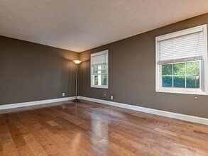 916 W Valley Ct in Springfield, MO - Building Photo - Building Photo