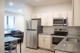 1009 W Stoughton in Urbana, IL - Building Photo - Interior Photo