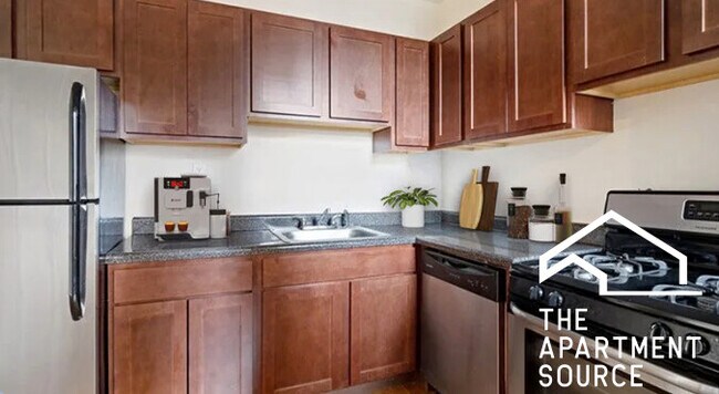 3755 N Pine Grove Ave, Unit 1w in Chicago, IL - Foto de edificio - Building Photo