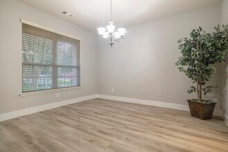 210 Black Swan Pl in Magnolia, TX - Foto de edificio - Building Photo