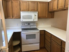 1555 Cherry St, Unit #3 in San Carlos, CA - Foto de edificio - Building Photo