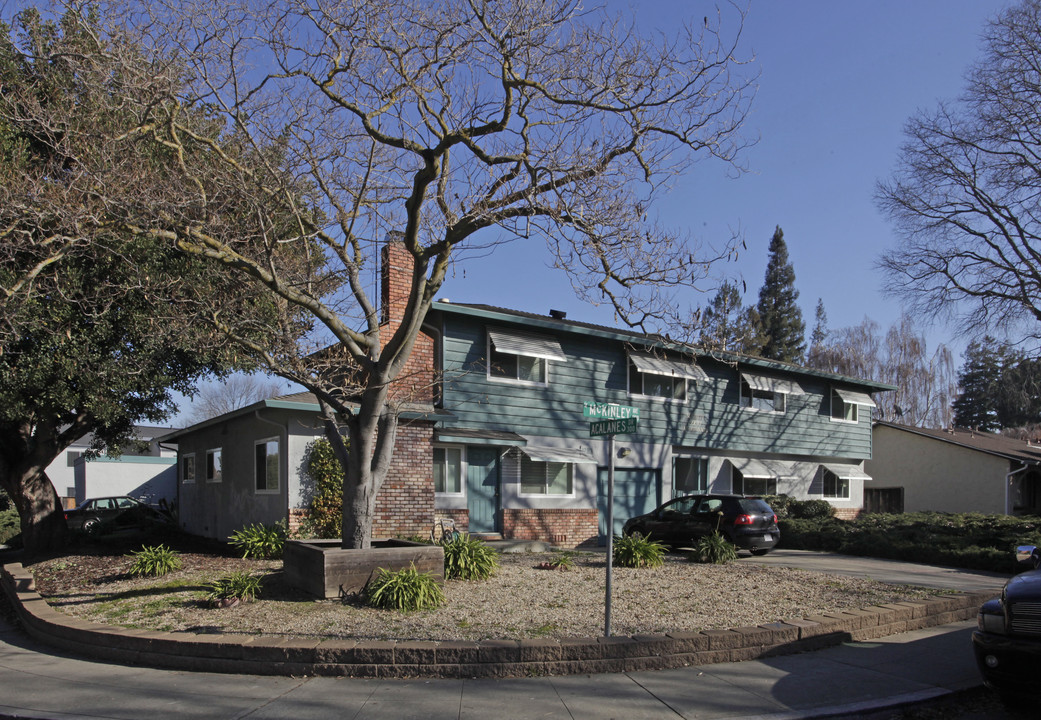 Summitt Court Apartments in Sunnyvale, CA - Building Photo