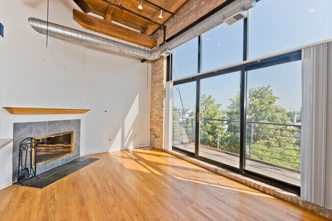 2210 W Wabansia Ave in Chicago, IL - Building Photo - Building Photo