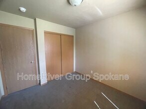 2716 N Fox Rd in Spokane Valley, WA - Foto de edificio - Building Photo