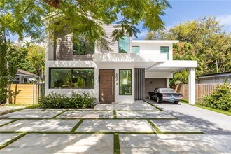 683 NE 68th St in Miami, FL - Building Photo - Building Photo