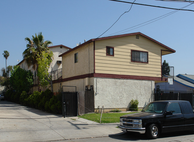 1015 W Richland St in Santa Ana, CA - Foto de edificio - Building Photo