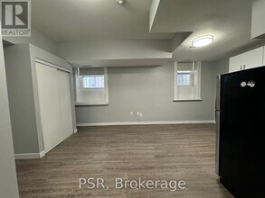 205-205 Gerrard St E in Toronto, ON - Building Photo - Building Photo