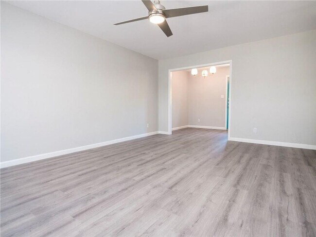 2524 Glen Springs Way in Austin, TX - Building Photo - Building Photo