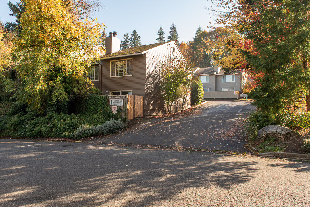 Parkridge Townhomes in Issaquah, WA - Building Photo