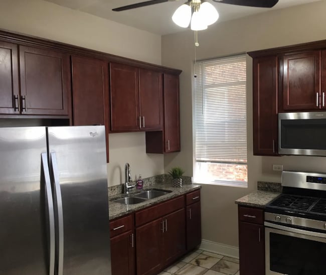 5616 S Indiana Ave in Chicago, IL - Building Photo - Building Photo