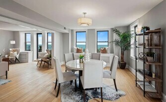 The Dunham Apartments in Chicago, IL - Building Photo