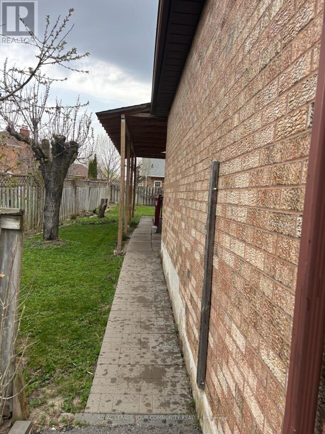 166 Knightswood Ave in Vaughan, ON - Building Photo - Building Photo