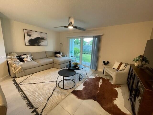 6823 Broadwater Ln in Greenacres, FL - Building Photo - Building Photo
