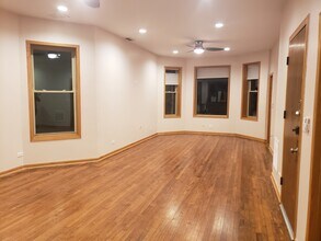 1425 N Washtenaw Ave in Chicago, IL - Building Photo - Building Photo