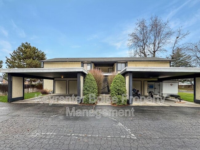 7066 W Colehaven Ln in Boise, ID - Building Photo - Building Photo