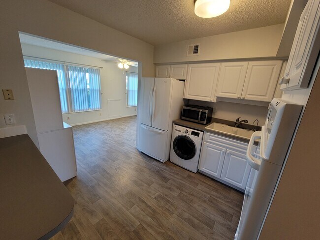 2363 Israeli Dr in Clearwater, FL - Building Photo - Building Photo