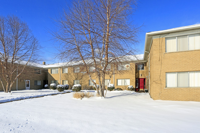 Imperial Gardens Apartments in New Baltimore, MI - Building Photo - Building Photo