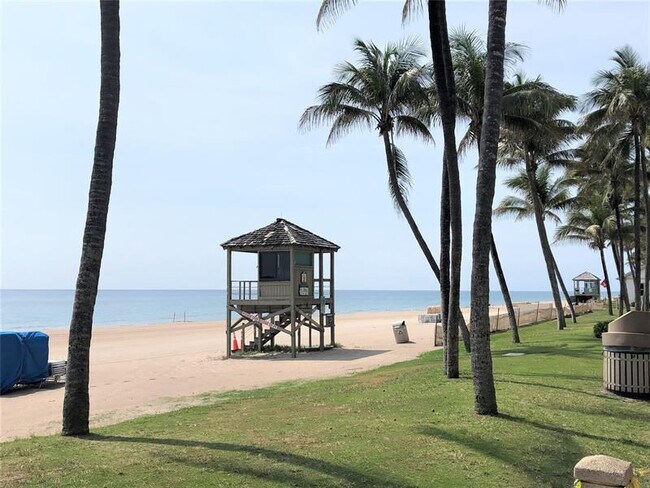 2814 SW Natura Blvd in Deerfield Beach, FL - Building Photo - Building Photo