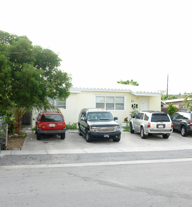 16201 NE 18 Pl in Miami, FL - Building Photo