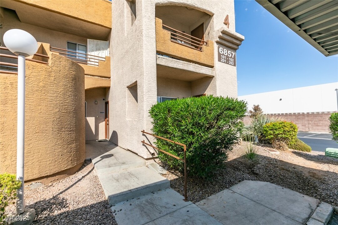 6857 Tamarus St-Unit -101 in Las Vegas, NV - Building Photo