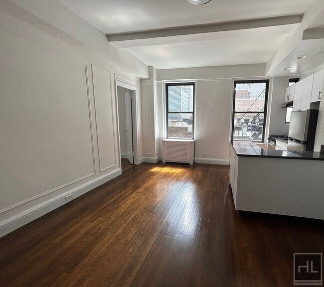 EAST 46 STREET in New York, NY - Building Photo - Building Photo