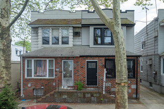 7813 79th St in Glendale, NY - Building Photo - Building Photo