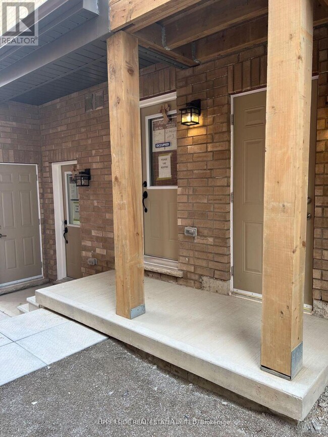 51 Hay Ln. in Barrie, ON - Building Photo - Building Photo