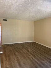 4401 Parkwood Ct in Bakersfield, CA - Building Photo - Building Photo