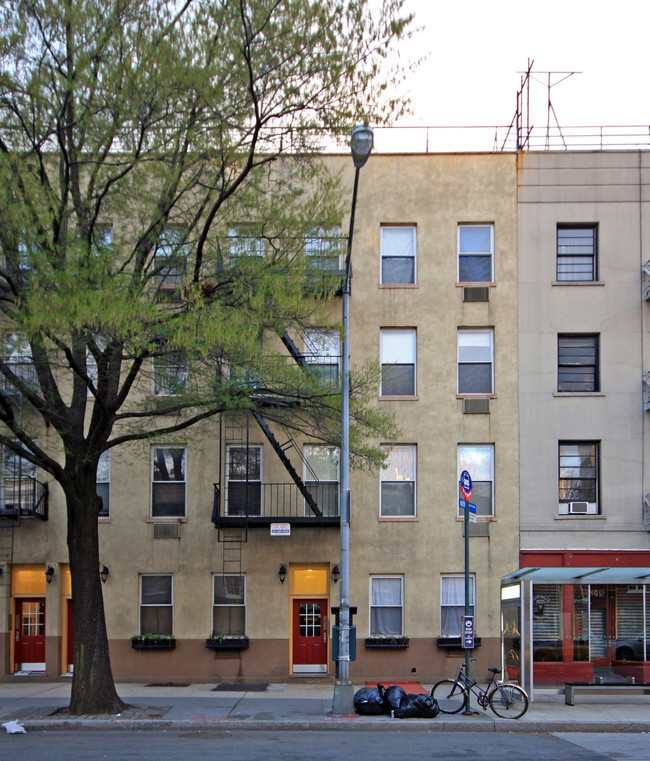 564 Hudson St in New York, NY - Building Photo - Building Photo