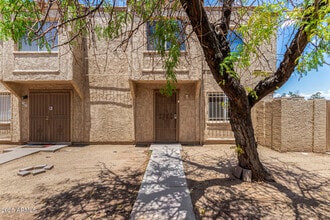 4623 E Southgate Ave in Phoenix, AZ - Building Photo - Building Photo