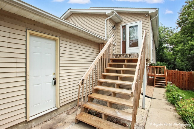 1609 Kenmore Ave in Round Lake Beach, IL - Building Photo - Building Photo