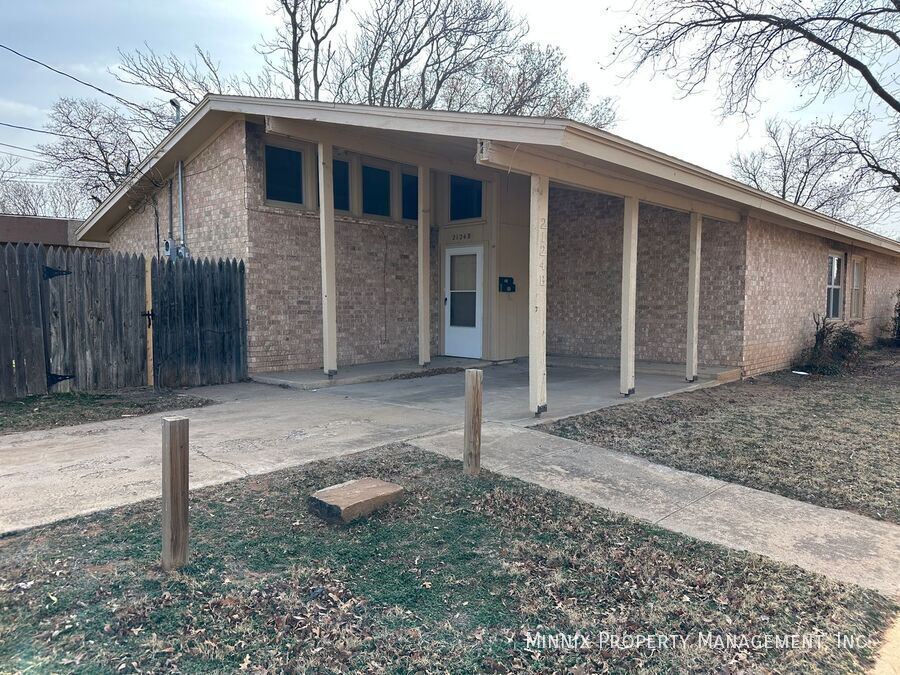 2124 32nd St in Lubbock, TX - Building Photo