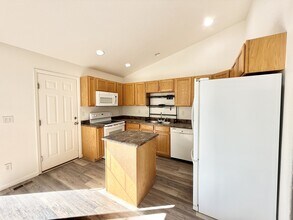 1952 E 11th St in Loveland, CO - Building Photo - Building Photo