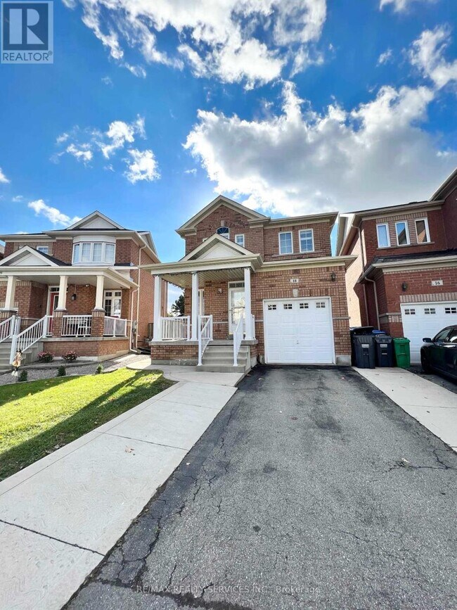 18 Fishing Crescent in Brampton, ON - Building Photo - Building Photo