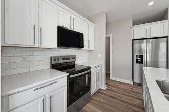 9122 Calvin Dr in West Des Moines, IA - Building Photo - Building Photo