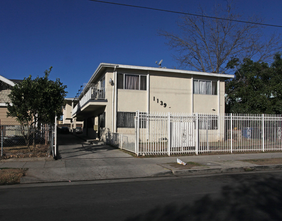 1139 N Kenmore Ave in Los Angeles, CA - Building Photo