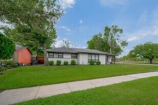 8057 Ridgeview Dr in Houston, TX - Building Photo