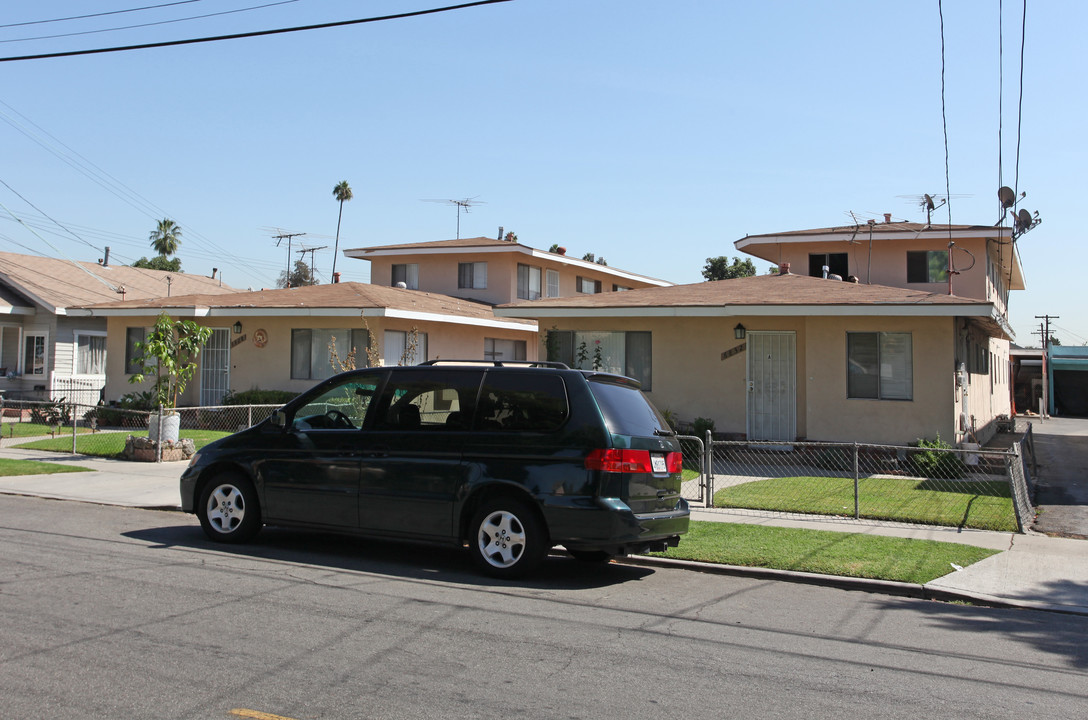 6828-6832 Corona Ave in Bell, CA - Foto de edificio