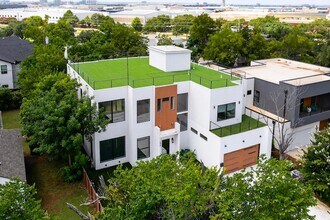 3946 N Cresthaven Rd in Dallas, TX - Foto de edificio - Building Photo