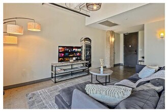 555 Evergreen St, Unit ID1231690P in Dallas, TX - Building Photo - Building Photo