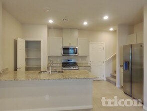 7237 Halo Falls St in North Las Vegas, NV - Foto de edificio - Building Photo