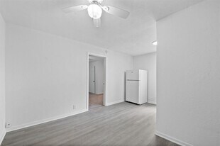 806 E Emily Ave in Wharton, TX - Building Photo