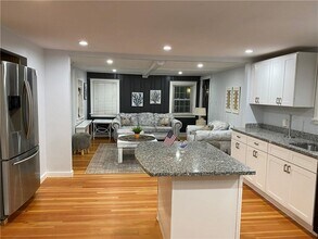 42 Dixon St in Newport, RI - Building Photo - Building Photo