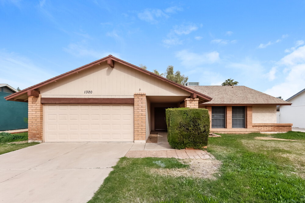 1320 W Estrella Dr in Chandler, AZ - Foto de edificio