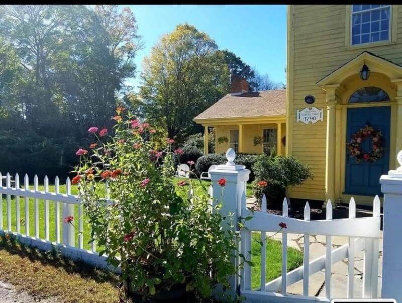 18 Town House Rd, Unit 18A in Durham, CT - Building Photo